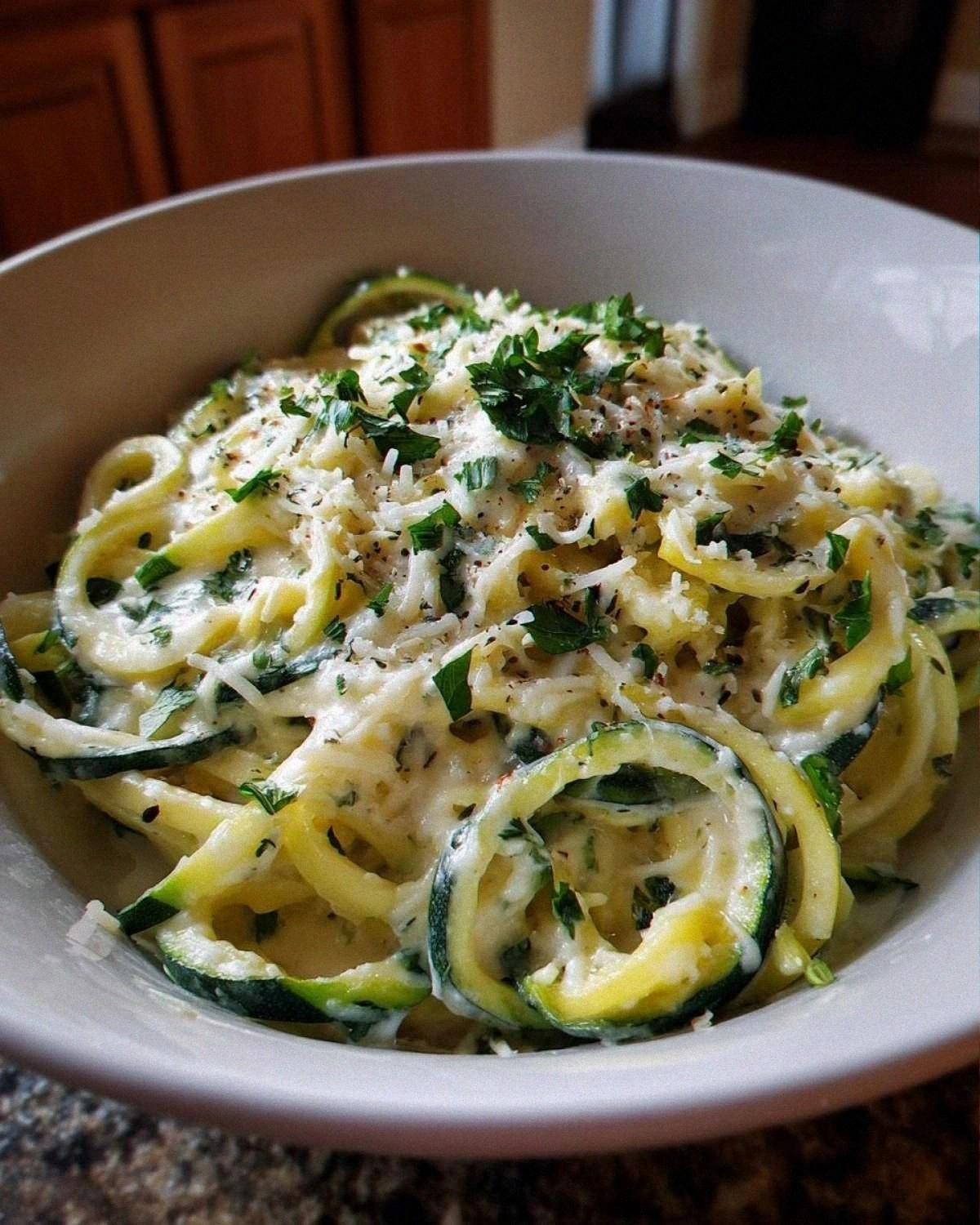 Amazing Spiralized Zucchini Alfredo (15 Min) Delight