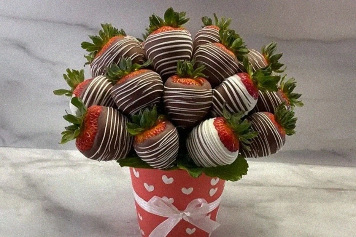 Chocolate Dipped Strawberry Bouquet